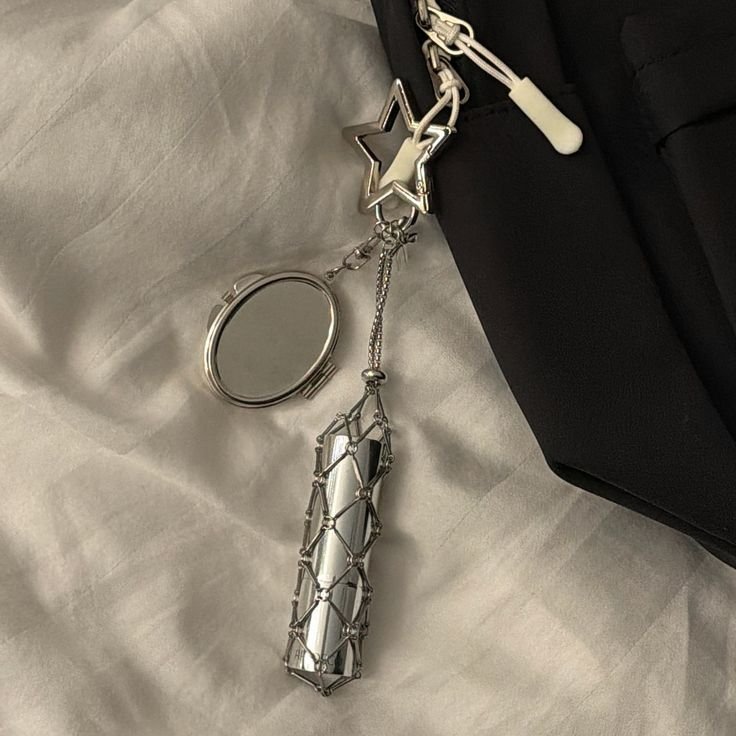 Lipgloss / Lipstick Holder Oval Mirror & Bag Charm Silver - Image 4