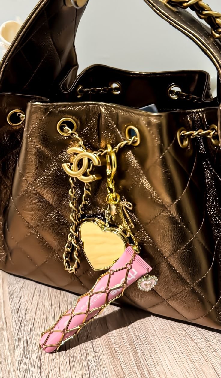 Lipgloss / Lipstick Holder & Heart Mirror Bag Charm Gold - Image 4